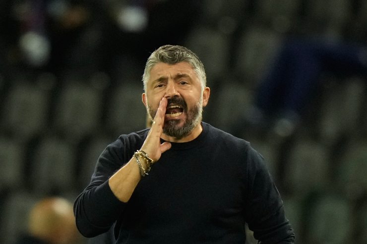 Gennaro Gattuso, commissario tecnico dell’Italia, impartisce indicazioni ai suoi giocatori durante la gara di qualificazione ai Mondiali 2026.