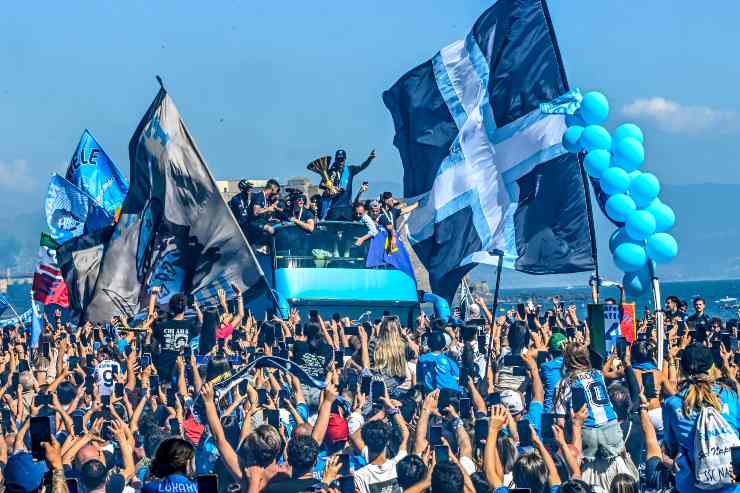 Tifosi del Napoli festeggiano lo Scudetto