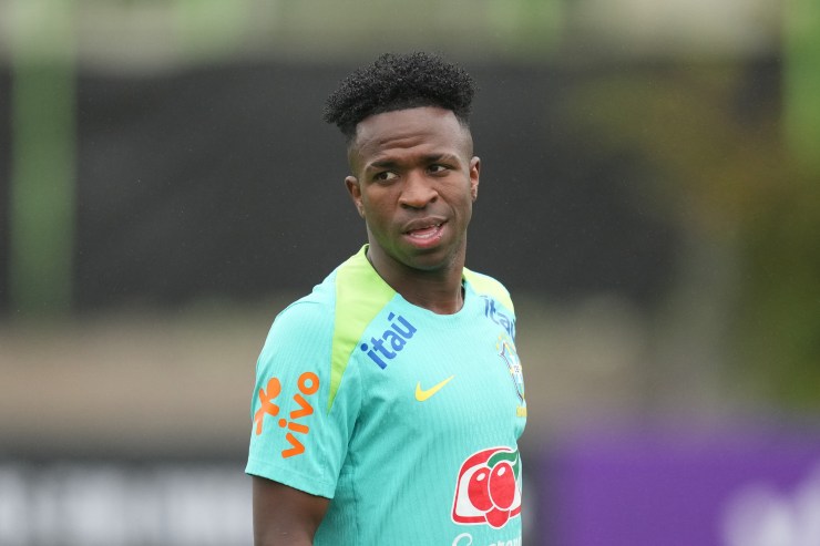 Vinicius Junior durante un allenamento con la nazionale del Brasile nel 2025, in vista delle qualificazioni sudamericane.