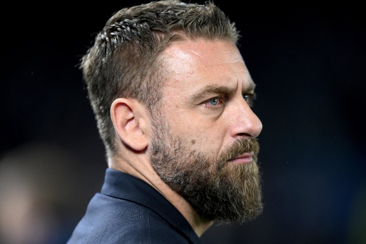 De Rossi osserva i suoi uomini