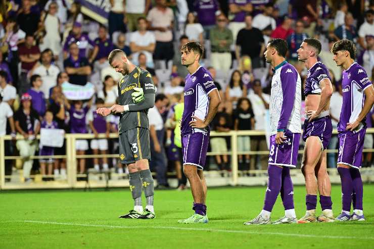 Alcuni giocatori della Fiorentina a raccolta