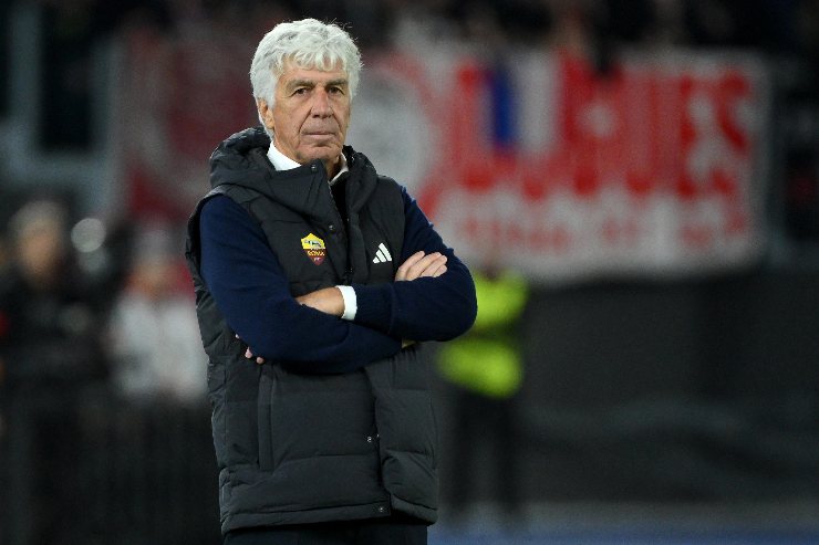Gasperini osserva la squadra dalla panchina