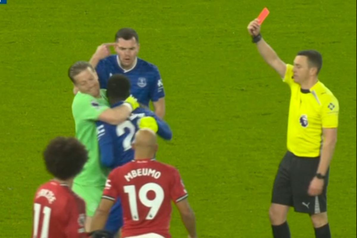 episodio pazzesco in premier league espulsione e rissa fra compagni cosa 232 accaduto da Rompipallone.it episodio pazzesco in premier league espulsione e rissa fra compagni cosa 232 accaduto