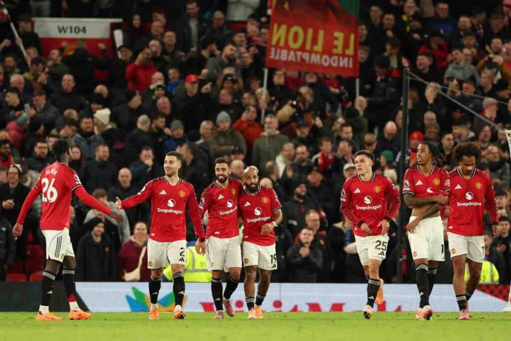 I calciatori del Manchester United esultano dopo la rete realizzata da Mbeumo contro il Brighton