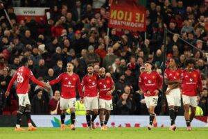 I calciatori del Manchester United esultano dopo la rete realizzata da Mbeumo contro il Brighton