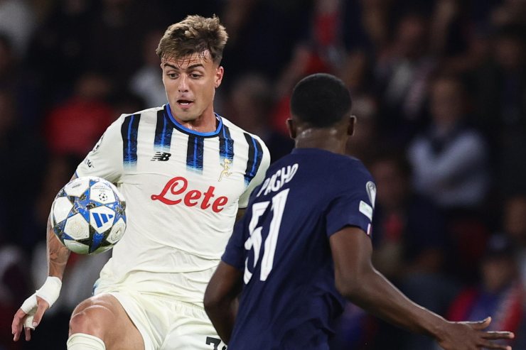 Maldini in azione contro il PSG