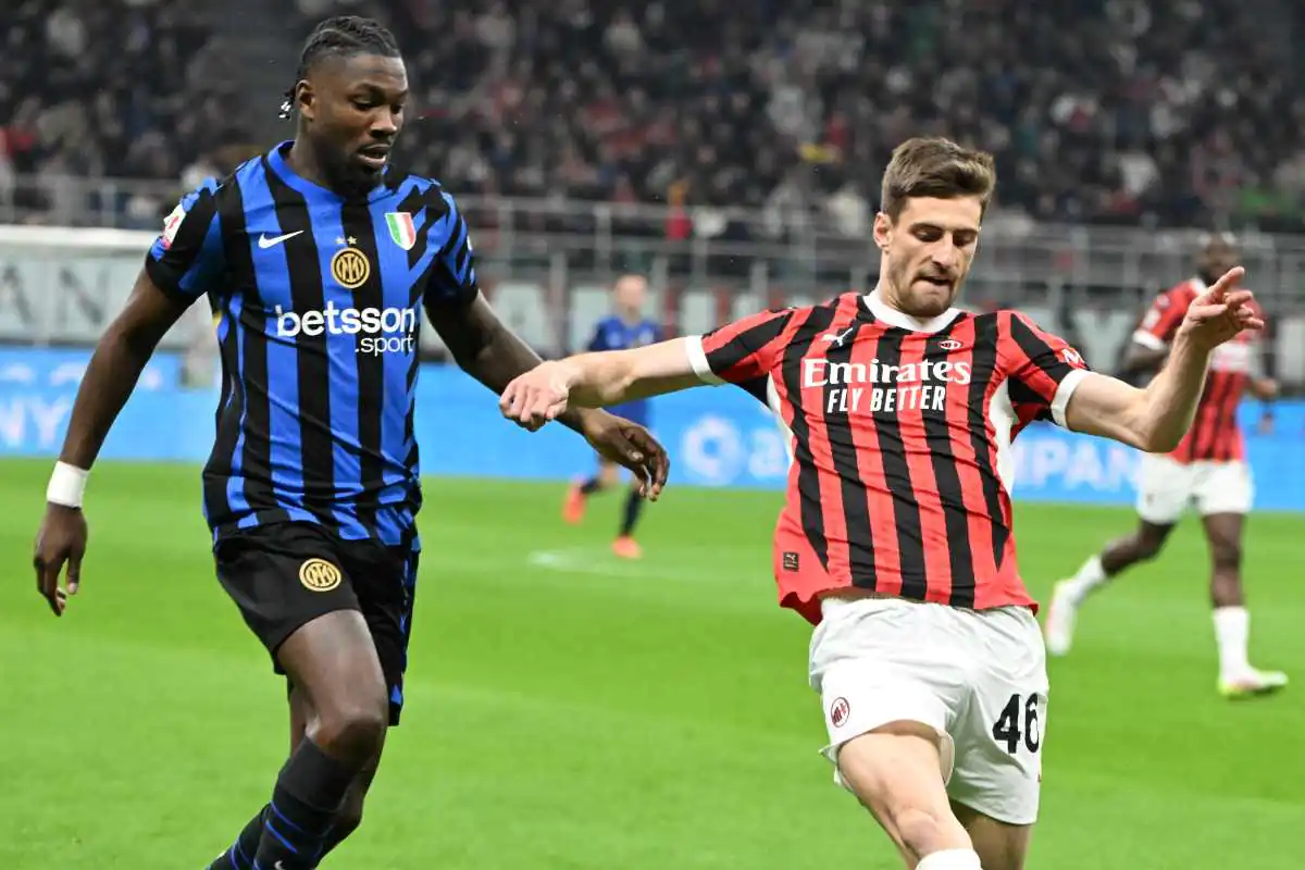 Matteo Gabbia e Marcus Thuram si sfidando in campo nel derby del 2 Aprile 2025 di Serie A