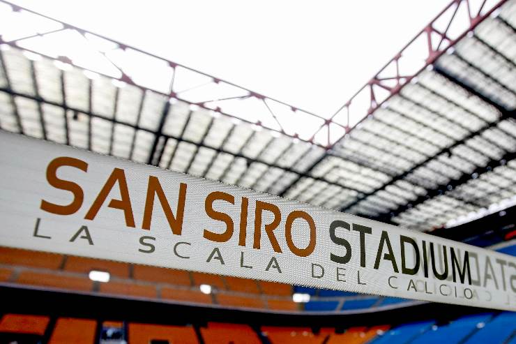 Vista interna dello stadio San Siro di Milano nel 2025, con il logo “San Siro Stadium” visibile sulle tribune.