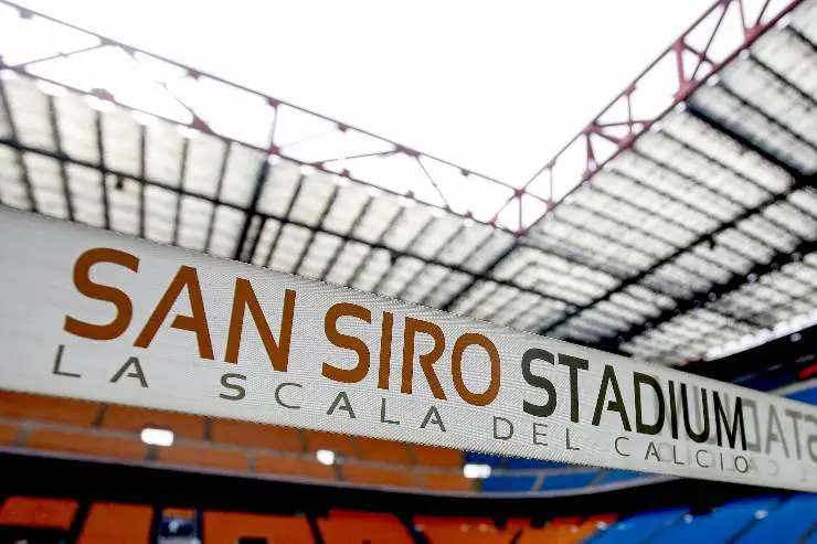 Vista interna dello stadio San Siro di Milano nel 2025, con il logo “San Siro Stadium” visibile sulle tribune.