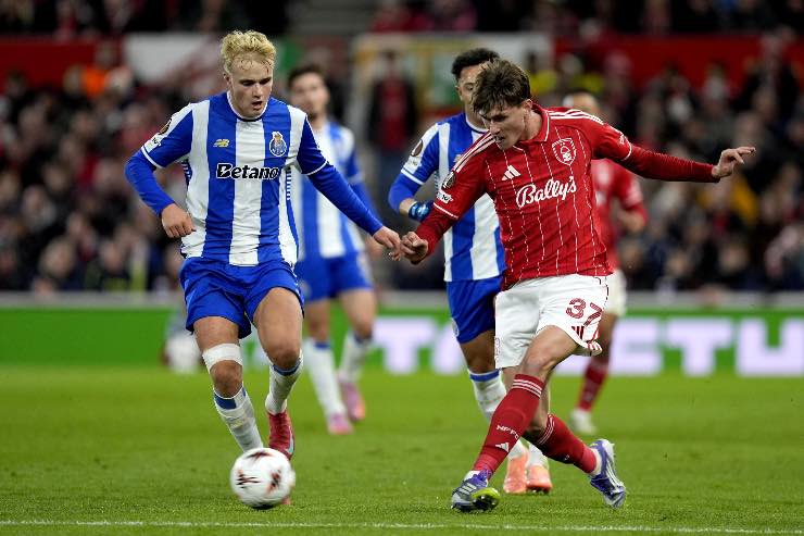 Napoli, Victor Froholdt in una partita di Europa League 