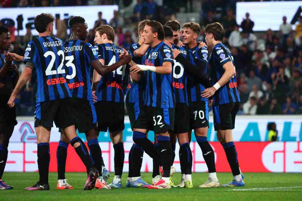 Giocatori dell'Atalanta esultano