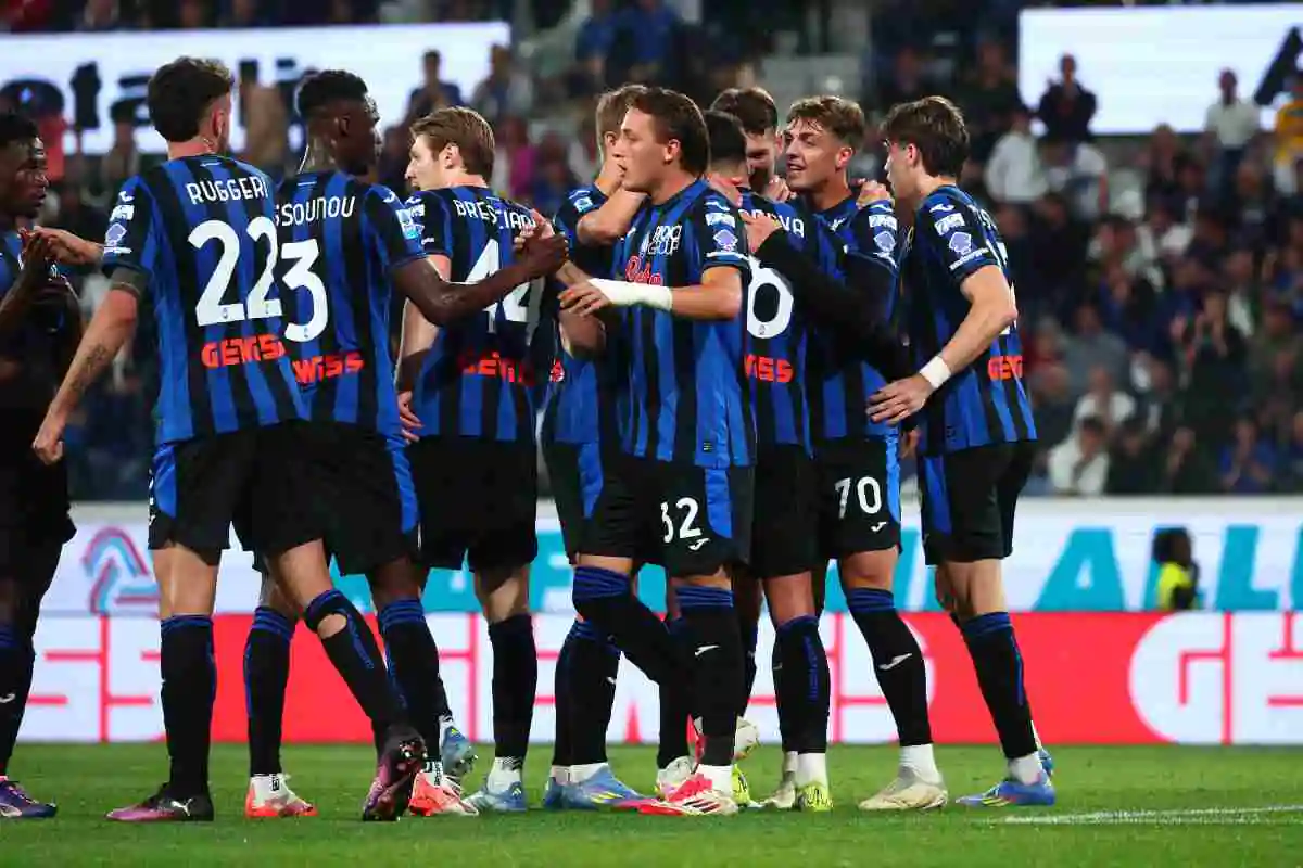 Giocatori dell'Atalanta esultano