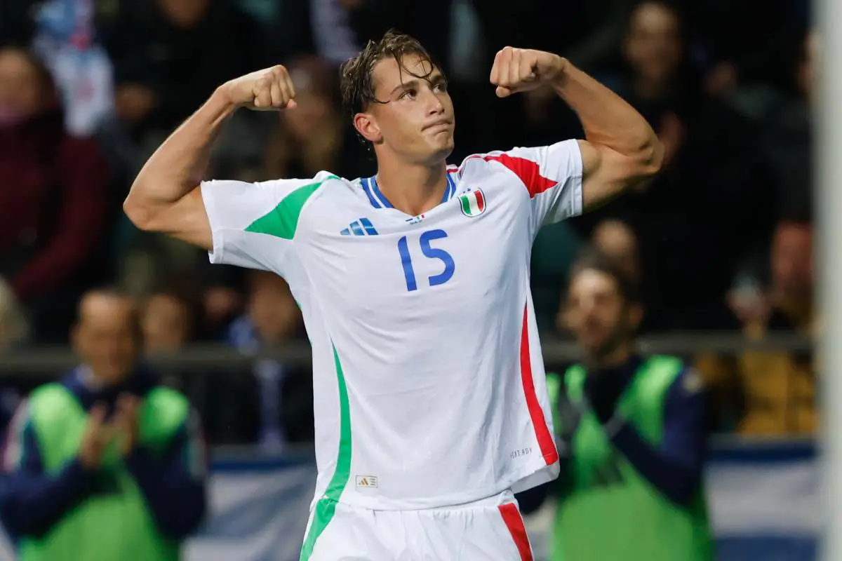 Pio Esposito esulta dopo un gol