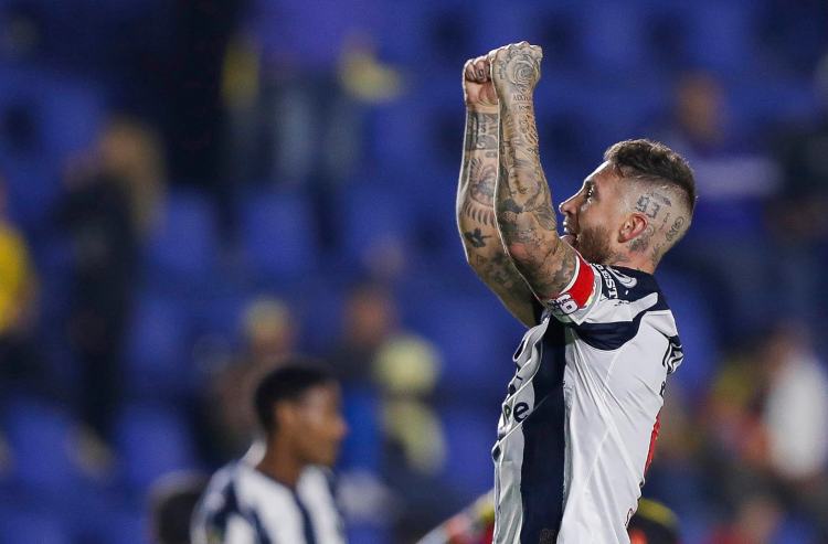 Sergio Ramos esulta con la maglia del Monterrey