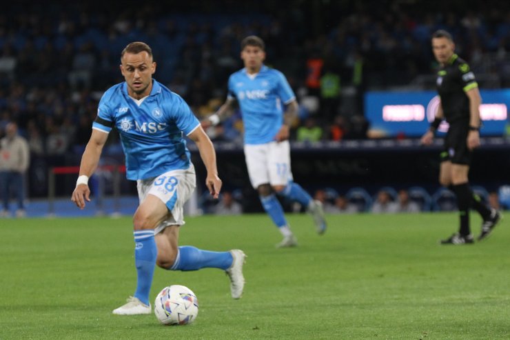 Immagine che ritrae Stanislav Lobotka, centrocampista del Napoli, nel corso del match contro il Torino della passata stagione