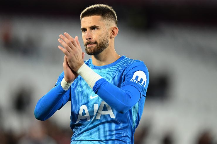 Inter, Vicario applaude i tifosi del Tottenham 