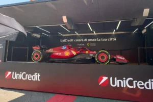 Tour Ferrari 2026 a Napoli